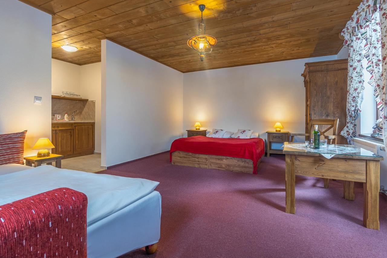 Apartmany Pod Chopkom Pavčina Lehota Exteriör bild