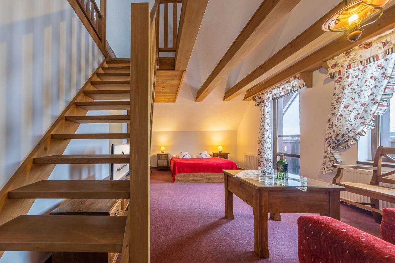 Apartmany Pod Chopkom Pavčina Lehota Exteriör bild